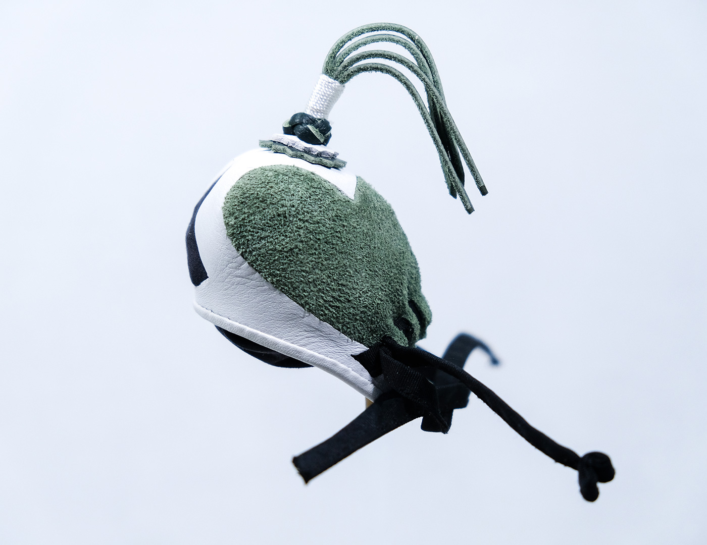Caperuza de terciopelo verde para halcones 